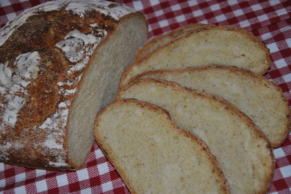 Grießbrot mit Hefe und Molke