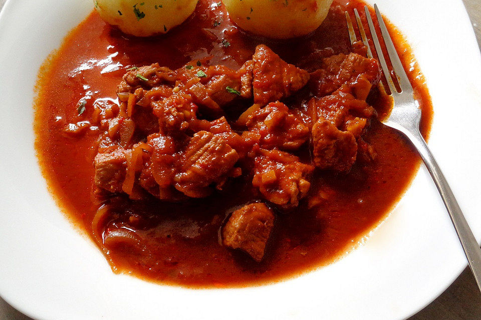 Hähnchengulasch in Rotweinsauce