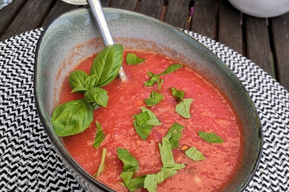 Kalte Tomaten-Melonen-Suppe