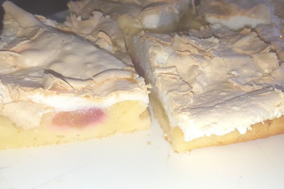 Superzarter Rhabarberkuchen