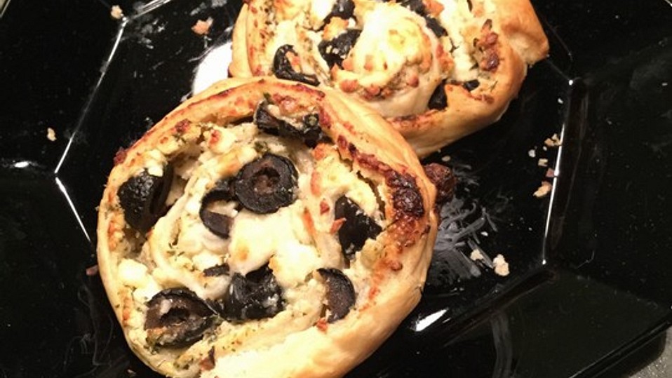 Blätterteigschnecken mit Feta-Oliven Füllung von minifahrerin