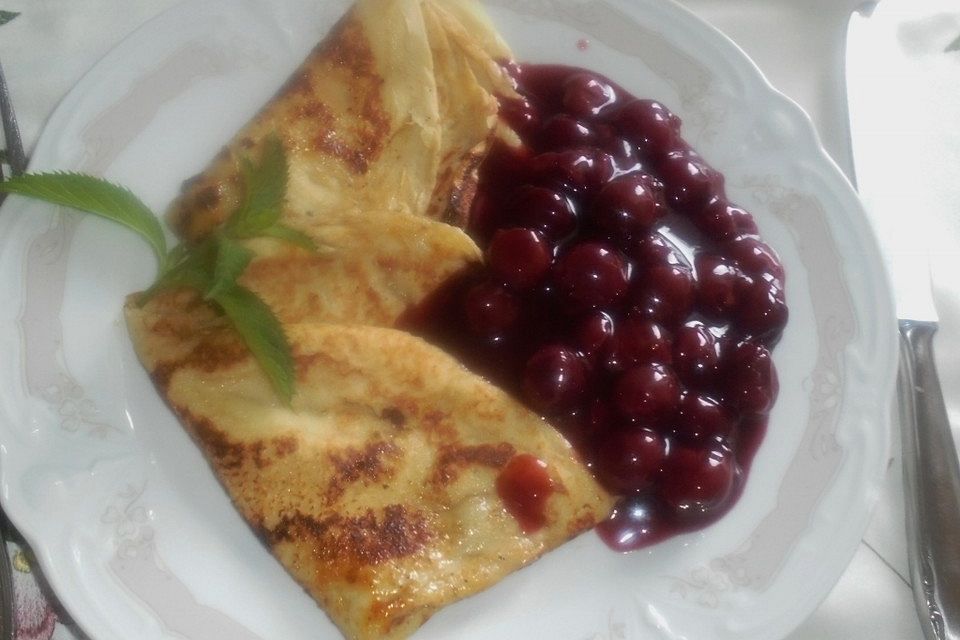 Pfannkuchen bzw. Eierkuchen mit Karamellkruste Pfannkuchen bzw. Eierkuchen mit Karamellkruste