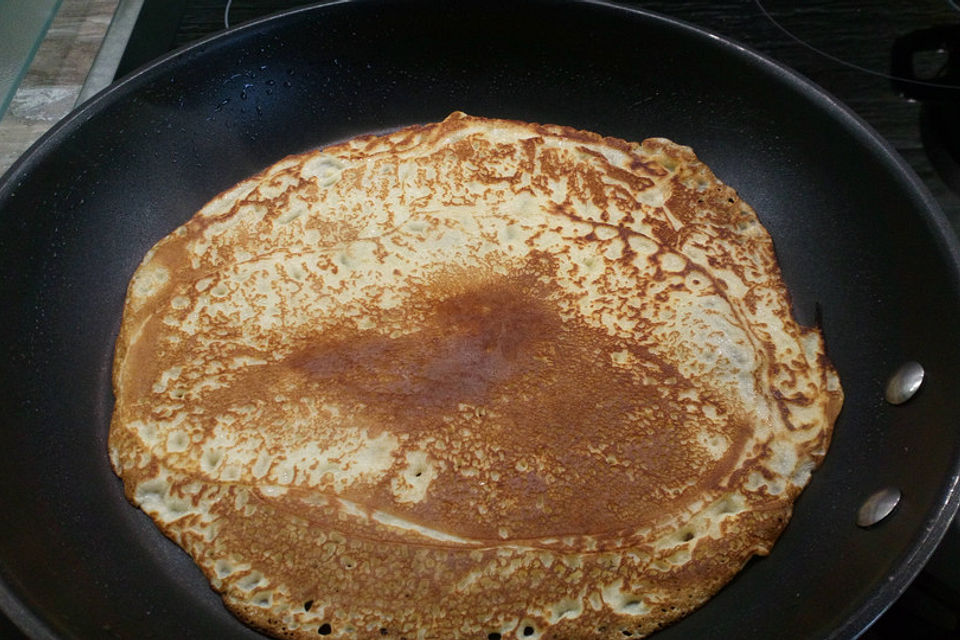 Pfannkuchen bzw. Eierkuchen mit Karamellkruste Pfannkuchen bzw. Eierkuchen mit Karamellkruste