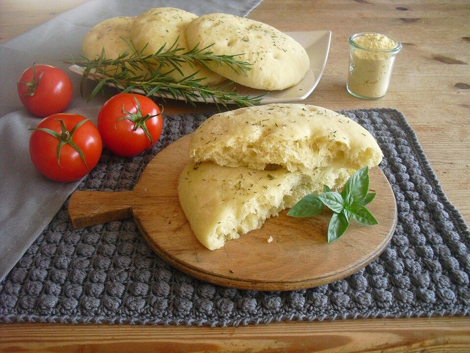 Pizza- oder Fladenbrot mit Kräutern von bruzzelbiene| Chefkoch