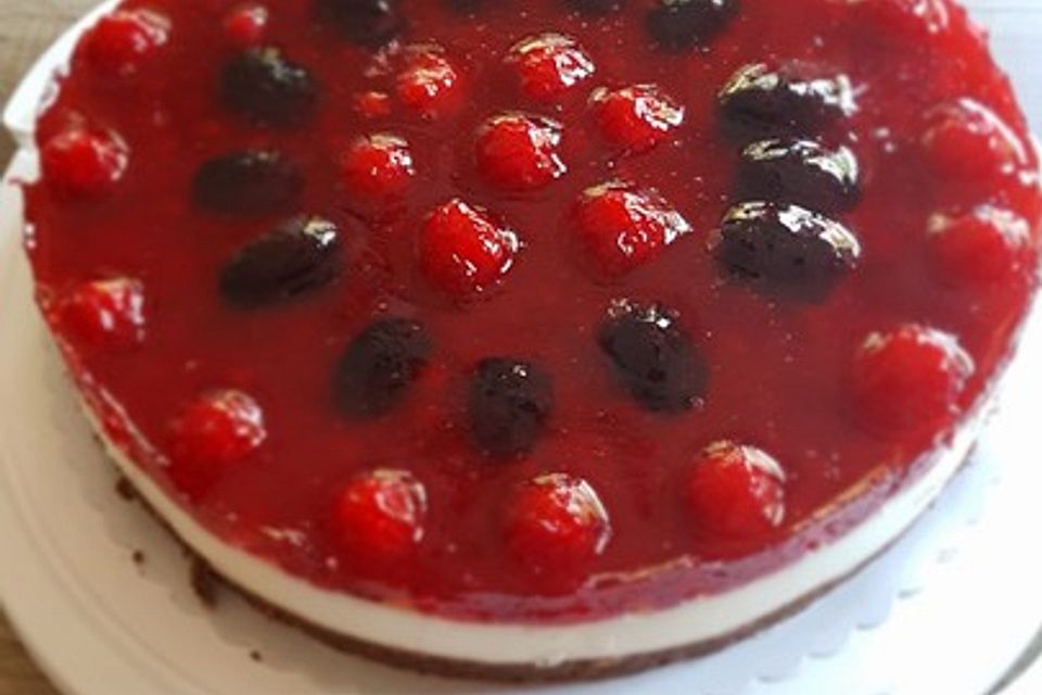 Joghurt-Beerentorte mit Knusperboden