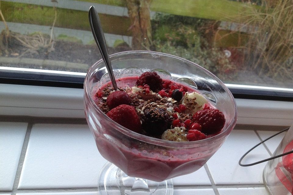 Beeren-Smoothie-Bowl