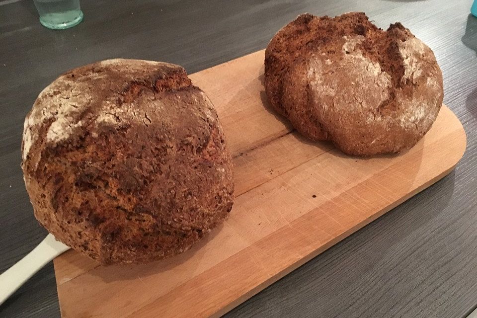 Trebervollkornbrot mit Dinkel, Weizen und Roggensauerteig