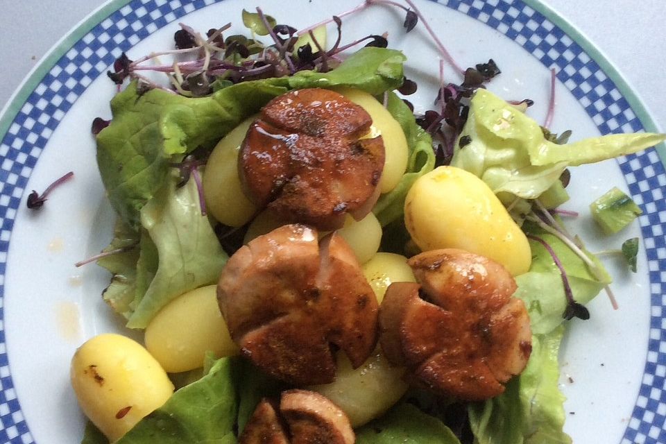 Gebratene Lyoner auf Salat