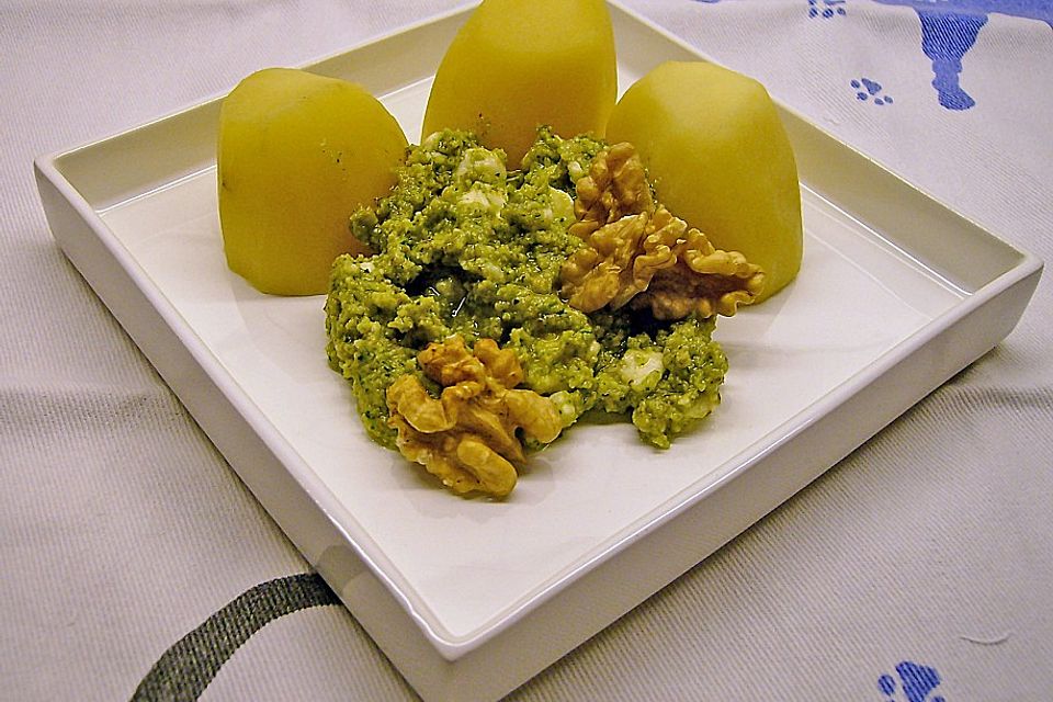 Pellkartoffeln mit Walnuss - Pesto