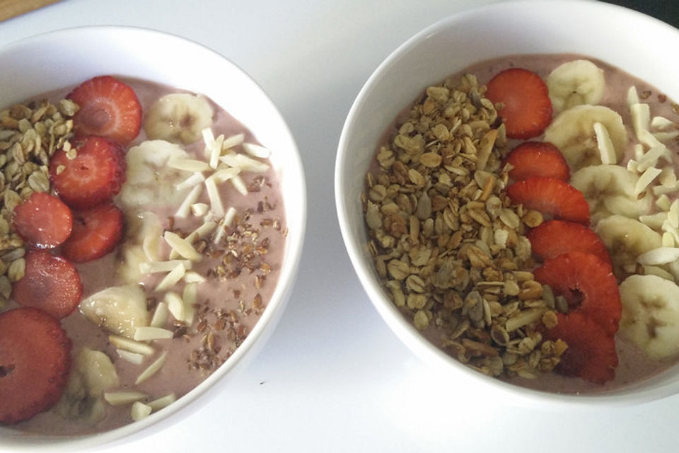 Banana-Strawberry Smoothie-Bowl