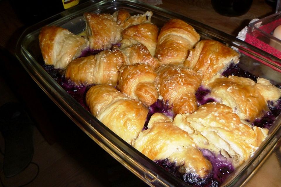 Blaubeer-Croissant-Auflauf