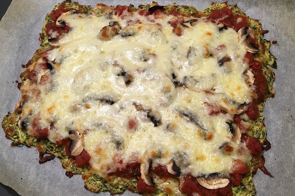 Low Carb Pizzaboden aus Zucchini