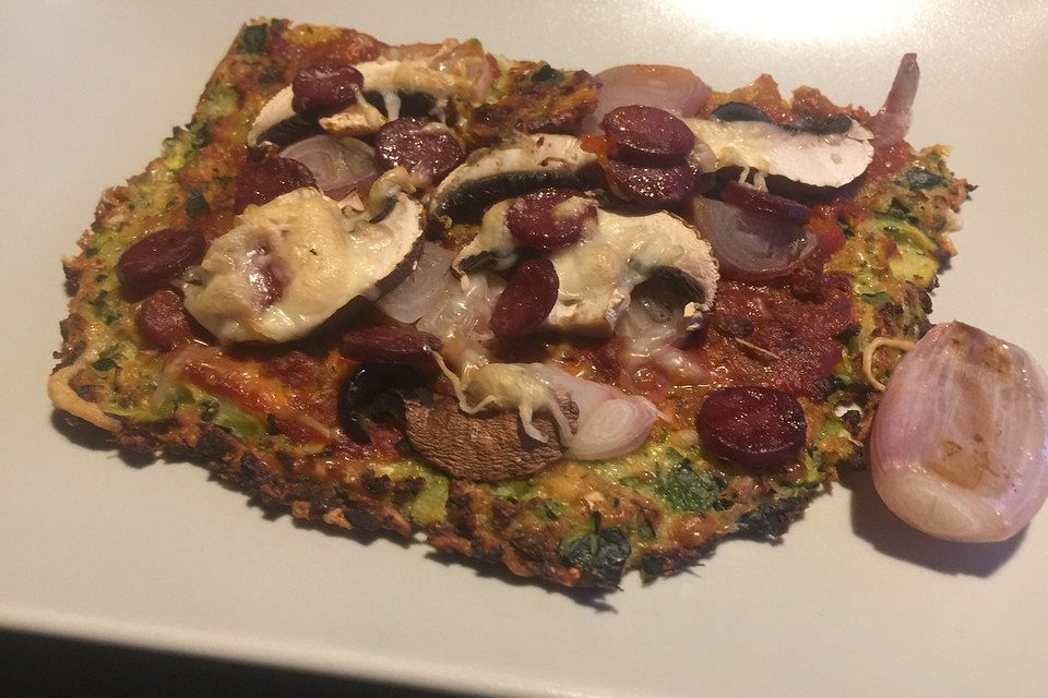 Low Carb Pizzaboden aus Zucchini