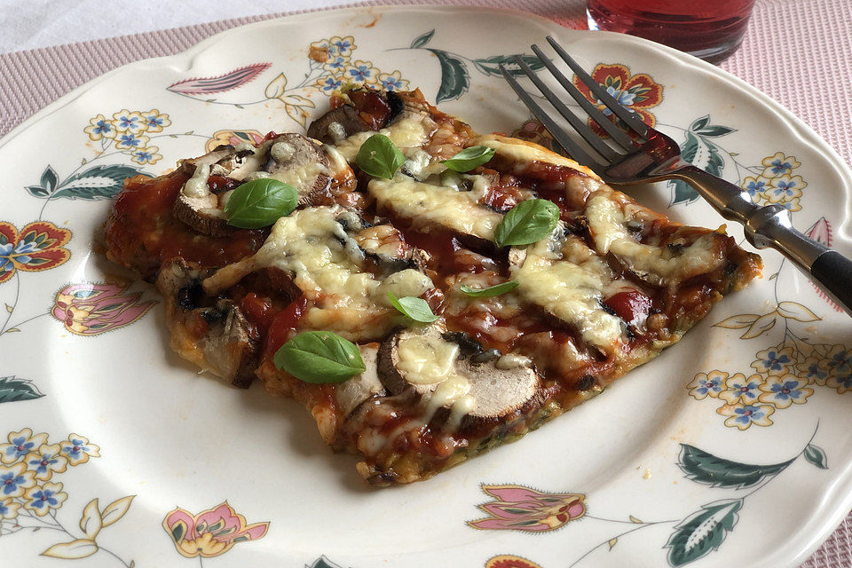 Low Carb Pizzaboden aus Zucchini