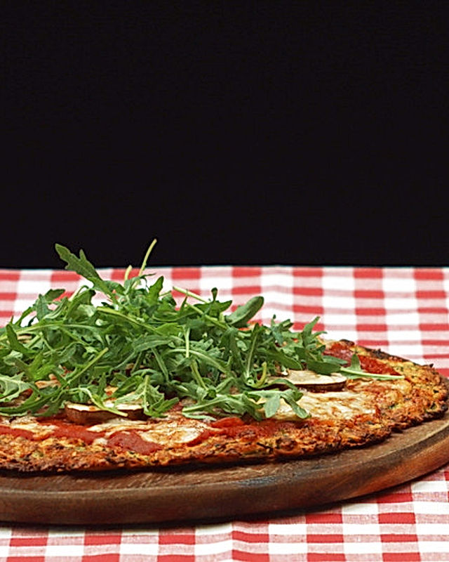 Low Carb Pizzaboden aus Zucchini