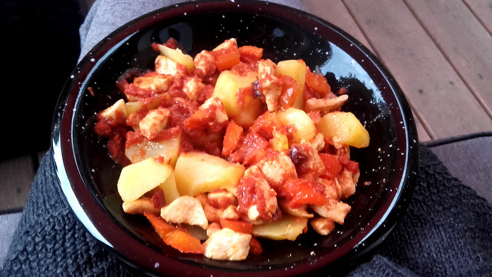Feuriges Hähnchengeschnetzeltes mit Paprika und Kartoffeln von Nascpa00 Feuriges Hähnchengeschnetzeltes mit Paprika und Kartoffeln von Nascpa00