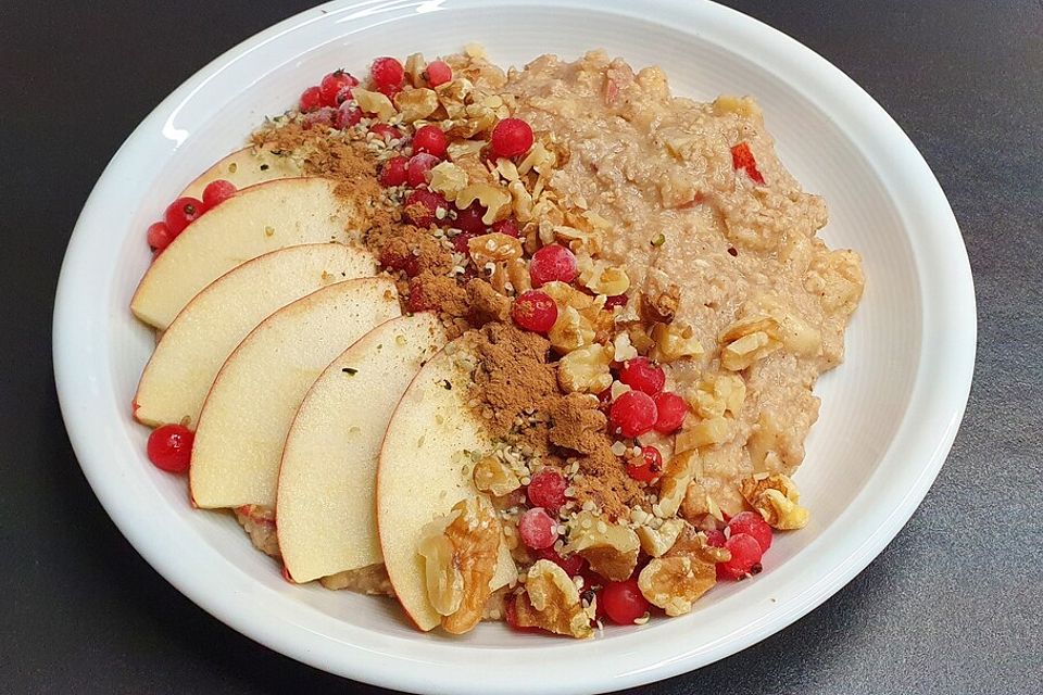 Hirse-Hafer-Porridge mit warmen Äpfeln