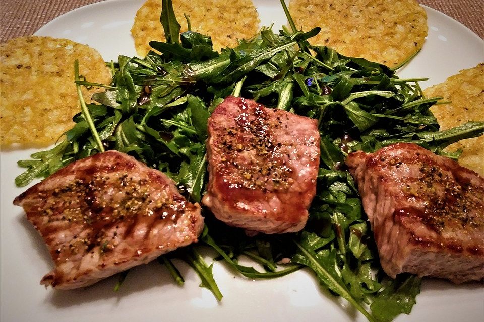 Rucola-Filet-Salat mit Parmesan-Chips