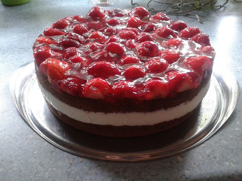 Erdbeer-Buttermilch-Torte von Lisa0610 | Chefkoch