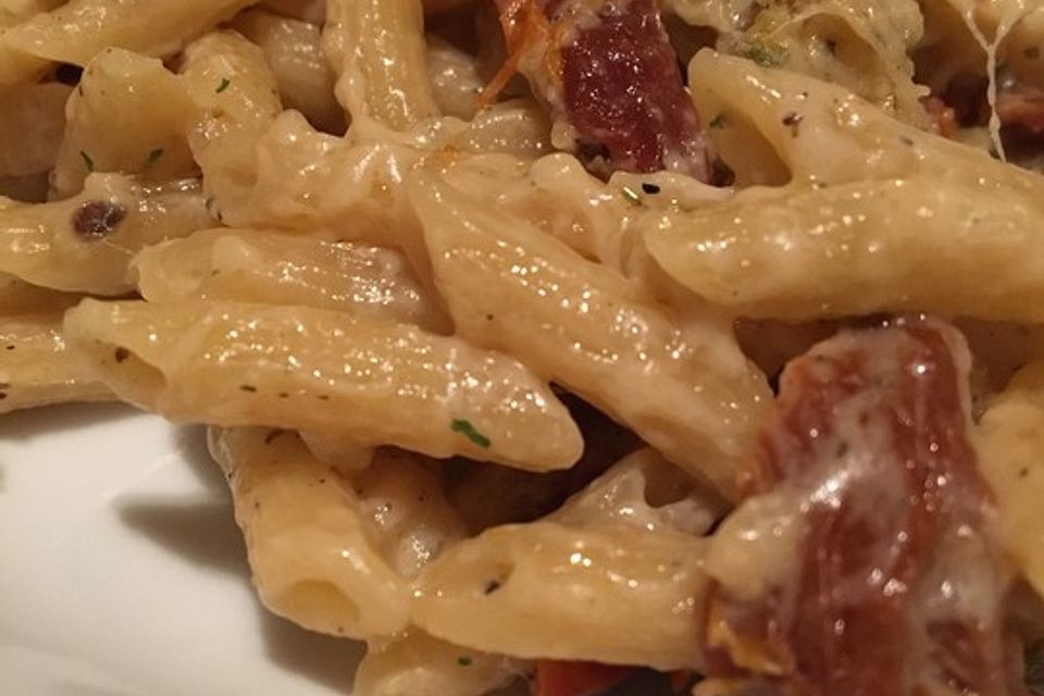 Cremige Penne mit getrockneten Tomaten