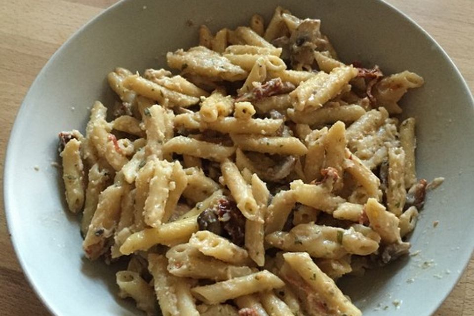 Cremige Penne mit getrockneten Tomaten