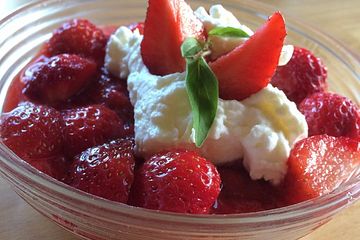 Erdbeer-Dessert Joghurt-Sommergruß