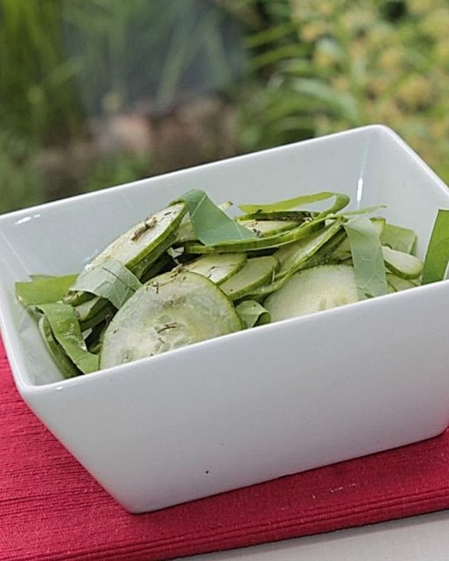 Gurken-Kapuzinerkresse-Salat