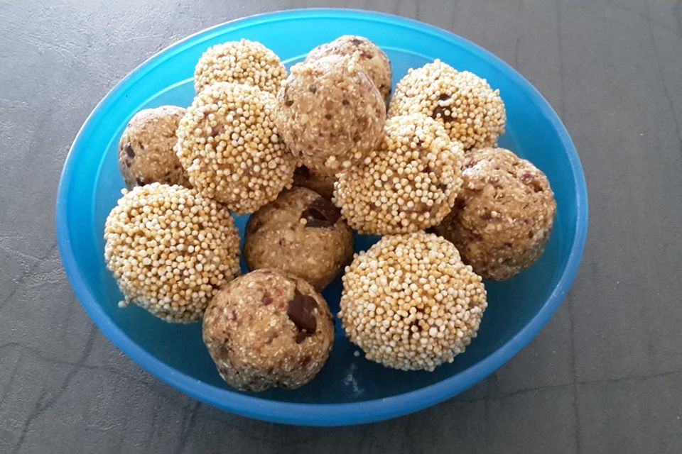 Energy Balls mit Früchtekern