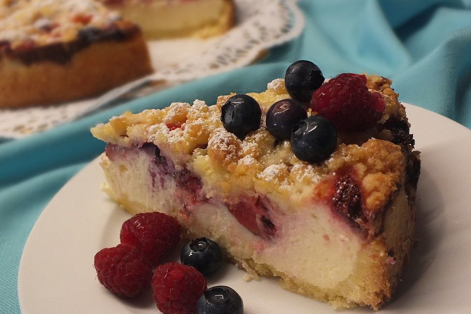 Beeren-Schmand-Streuselkuchen