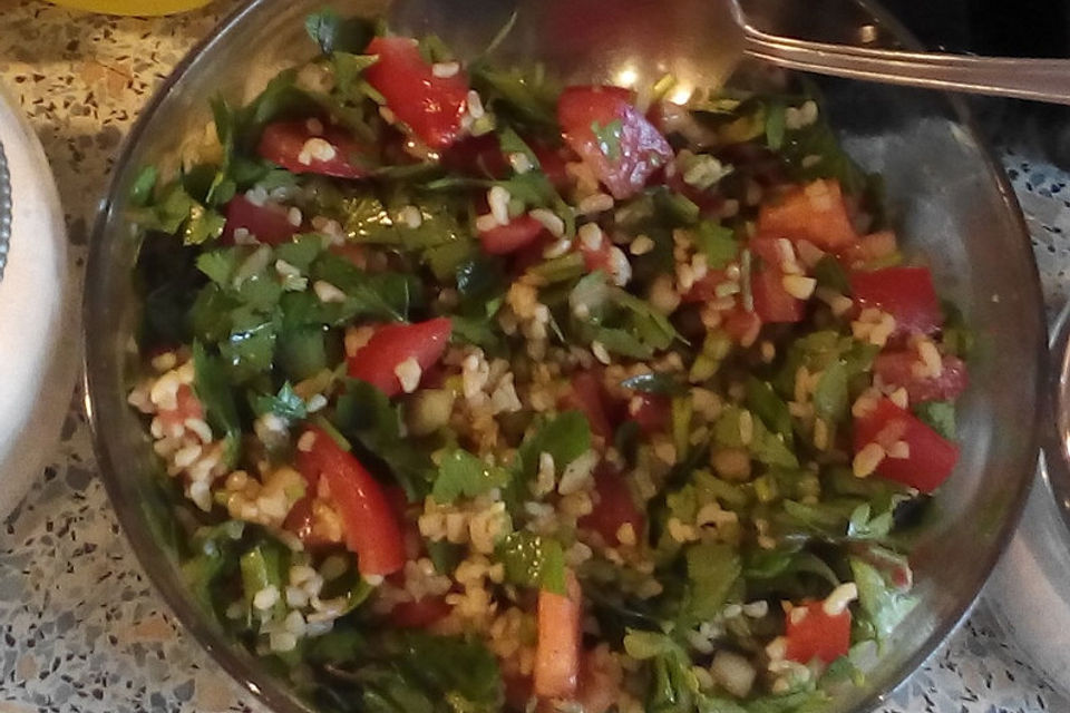 Tomaten-Petersillien-Salat auf libanesische Art