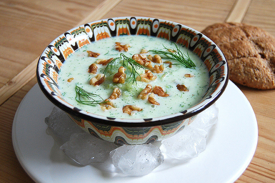 Bulgarische Gurkensuppe - Tarator