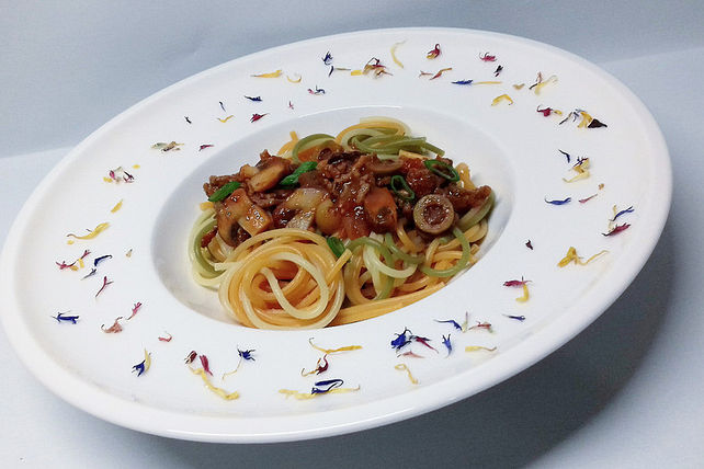 Leichte, pikante Hackfleisch-Champignon-Tomatensoße von MarionSauer ...