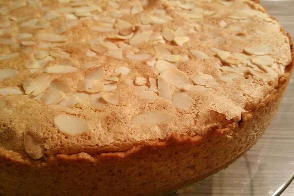 Mandel-Pflaumen-Amaretti-Torte