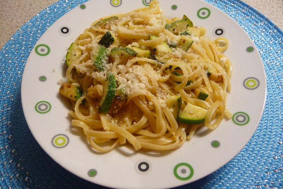 Nudeln mit Zucchini