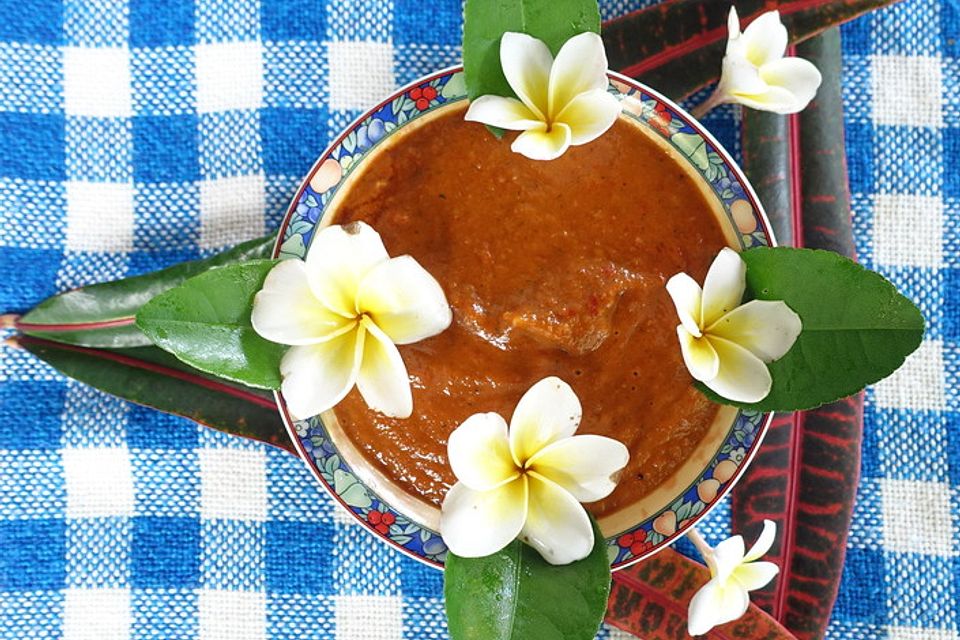 Sambal Macadamia-Tomate 2 (Sambal pedas dengan kacang kemiri dan tomat)