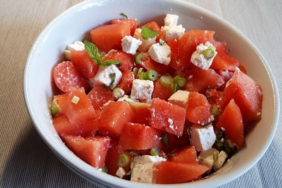 Melonen-Feta-Salat mit Lauchzwiebeln