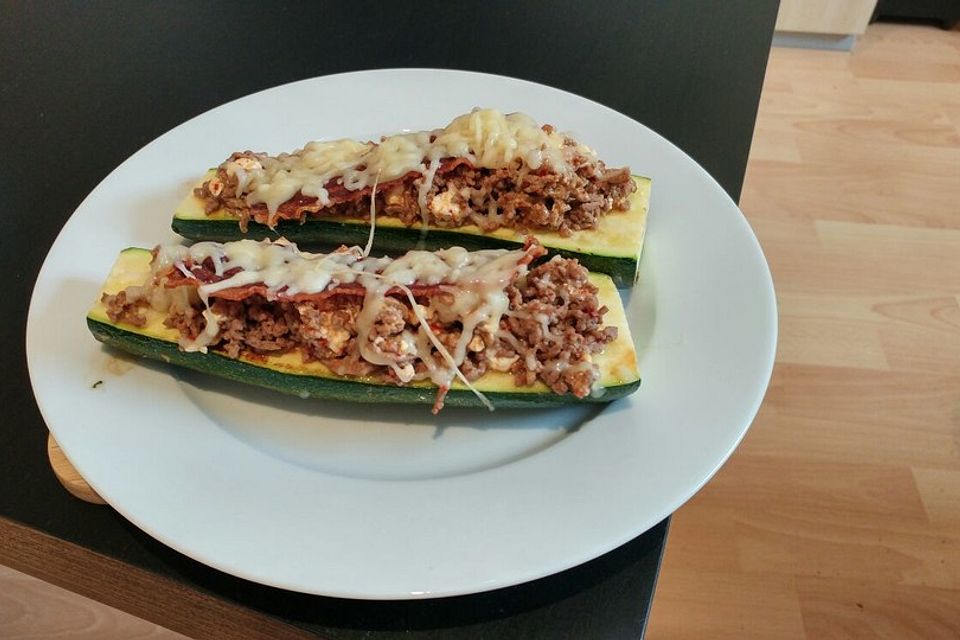 Überbackene Zucchini mit Hackfleisch und Schafskäse