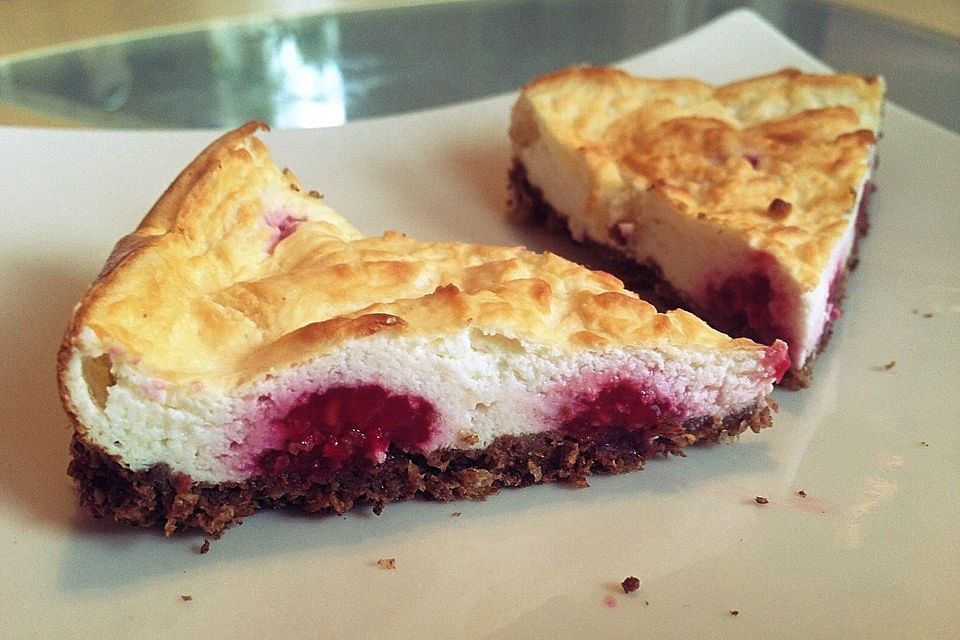 Kleiner Himbeer-Cheesecake mit Weetabix-Boden