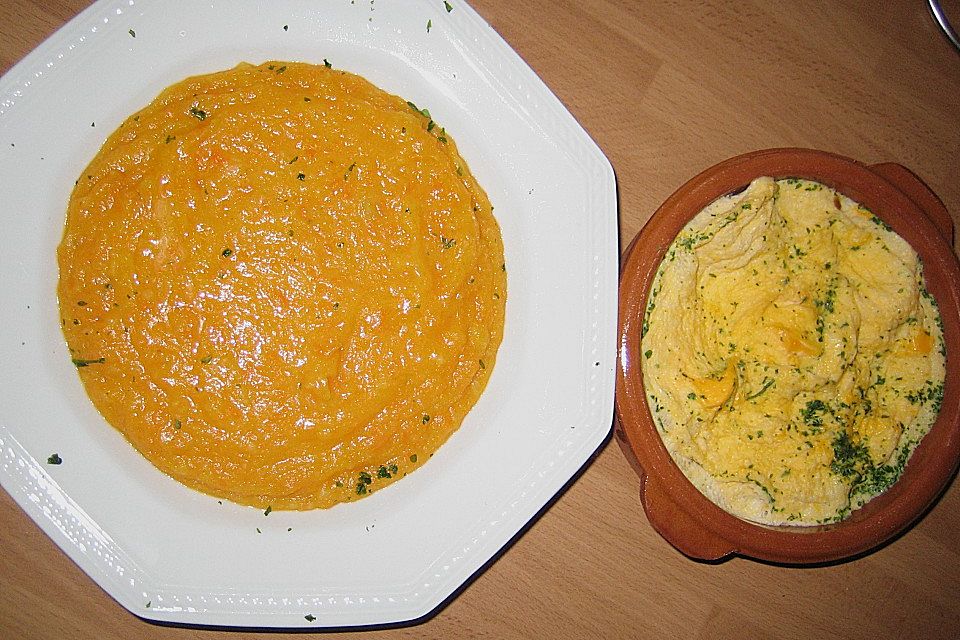 Karottensuppe mit Kräuter - Eierstich