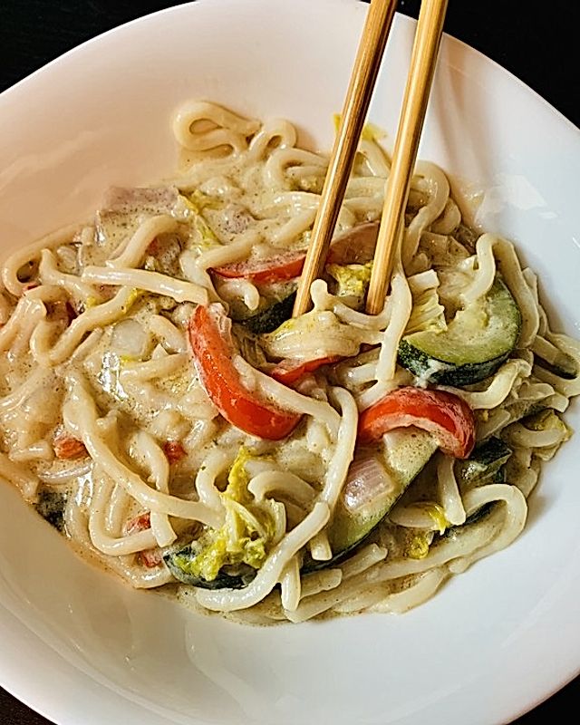 Grünes Curry mit Udon-Nudeln