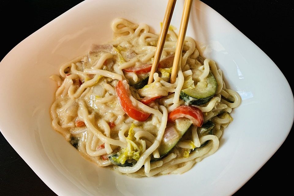 Grünes Curry mit Udon-Nudeln