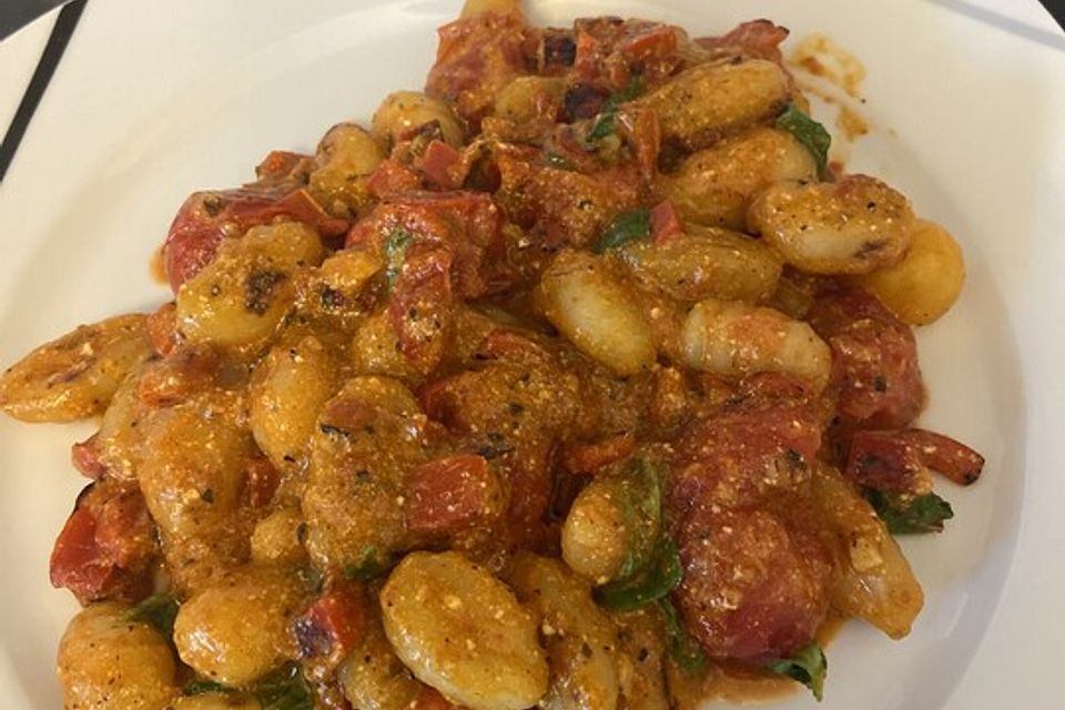 Gnocchi mit Paprika und Cocktailtomaten