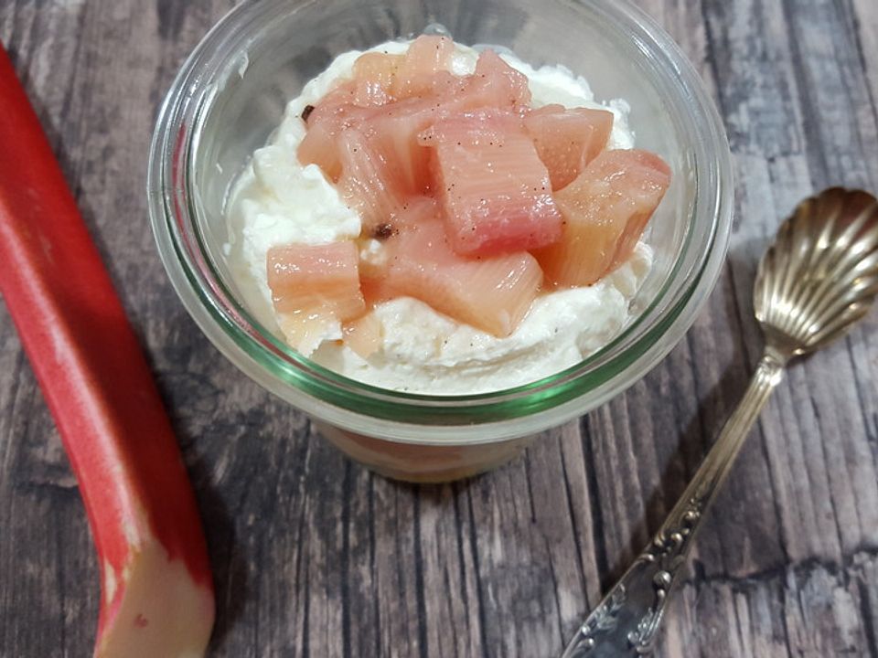 Rhabarber-Tiramisu von NatuerlichLecker | Chefkoch Rhabarber-Tiramisu von NatuerlichLecker | Chefkoch