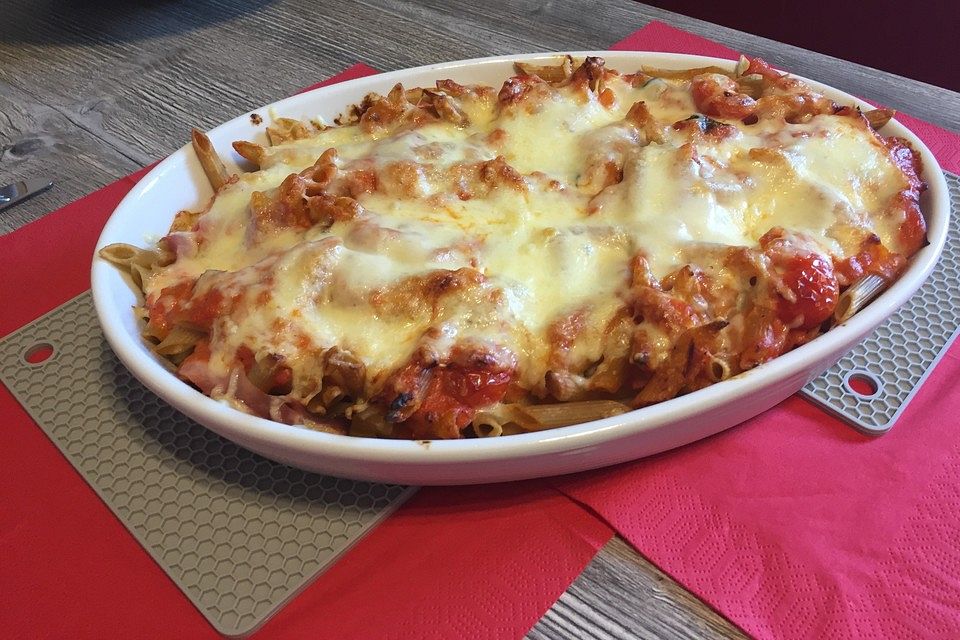 Tomaten-Mozzarella-Farfalle-Auflauf