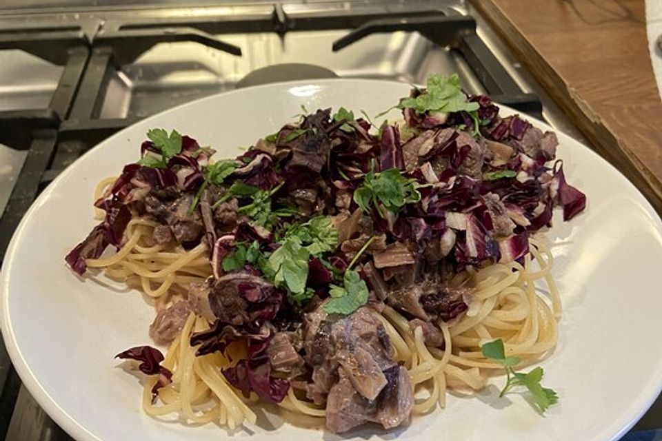 Tagliatelle mit Schweinefilet und Radicchio