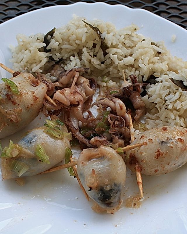 Tintenfischtuben, gefüllt mit Algen-Reis