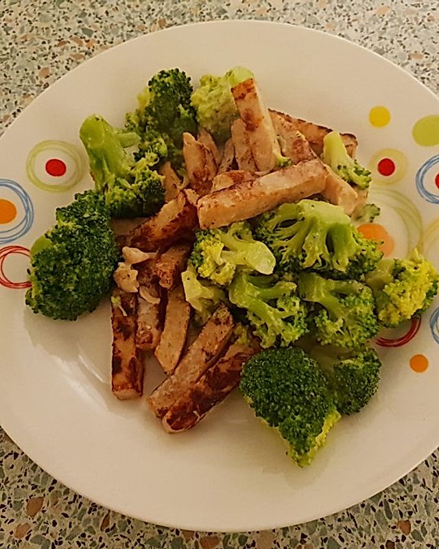 Brokkoli-Hähnchenpfanne mit Frischkäsesauce