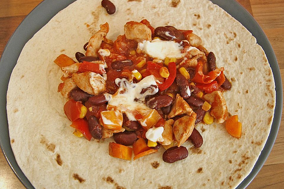 Mexikanische Tortilla - Wraps mit Hähnchenfüllung