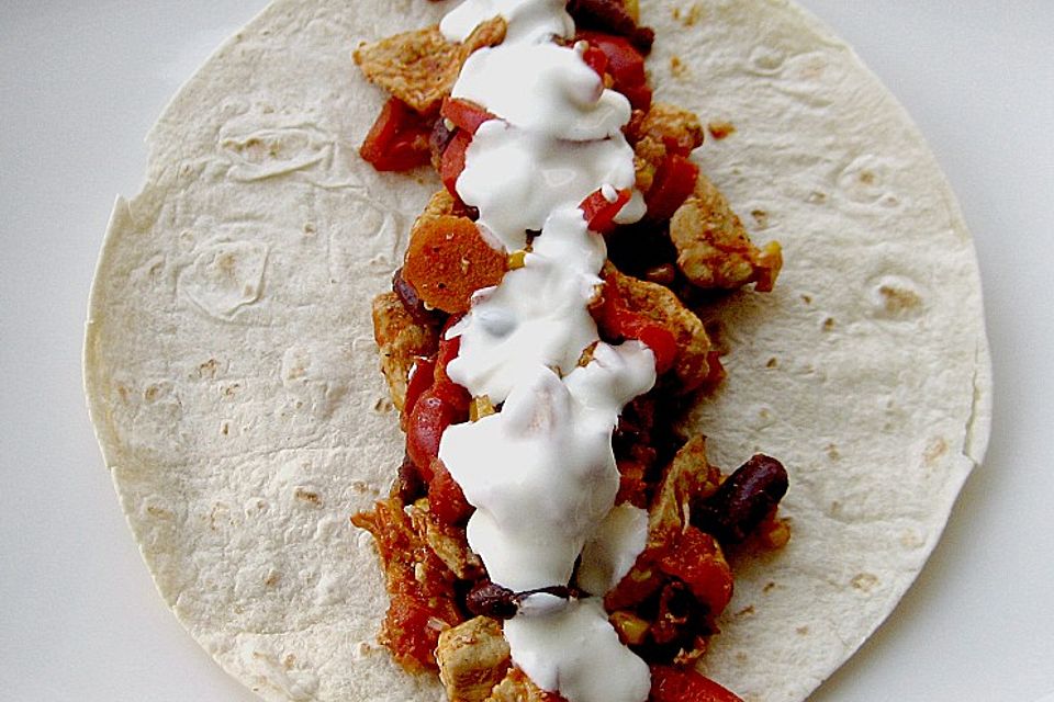 Mexikanische Tortilla - Wraps mit Hähnchenfüllung