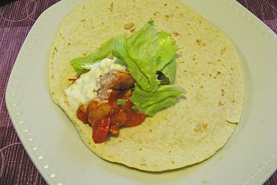 Mexikanische Tortilla - Wraps mit Hähnchenfüllung